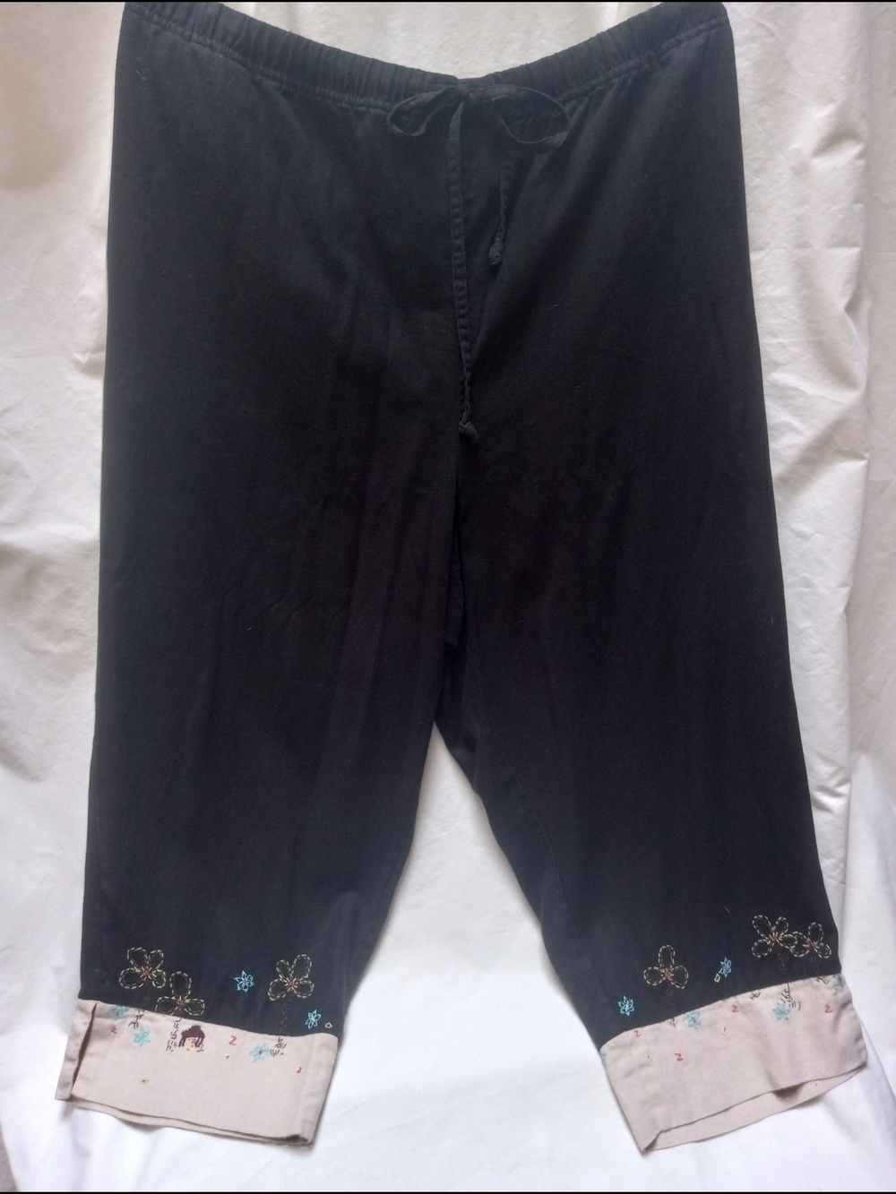 CJ Banks Black Capri Pants with Cream Floral Embroidered Cuffs
